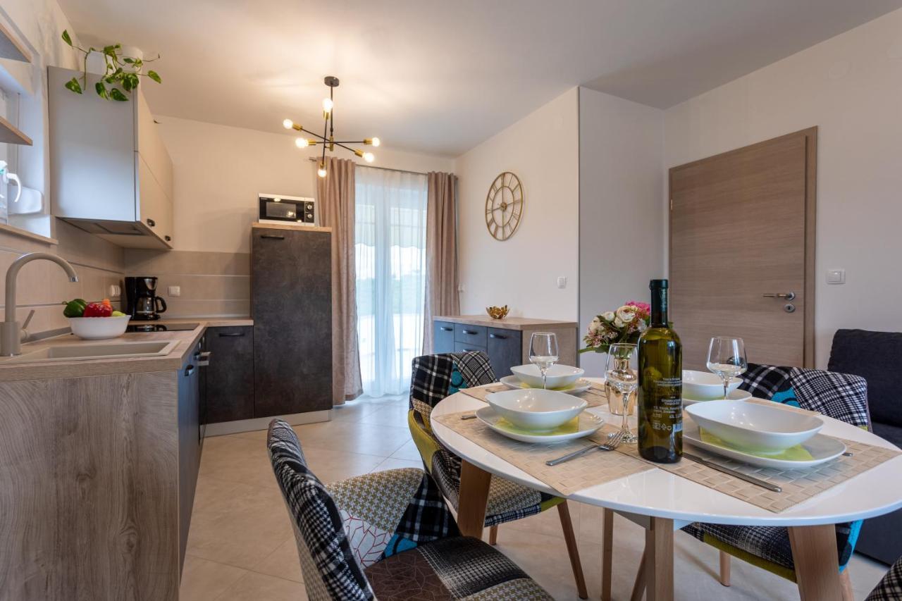 Apartment Ivan Sveti Ivan Dobrinjski Buitenkant foto